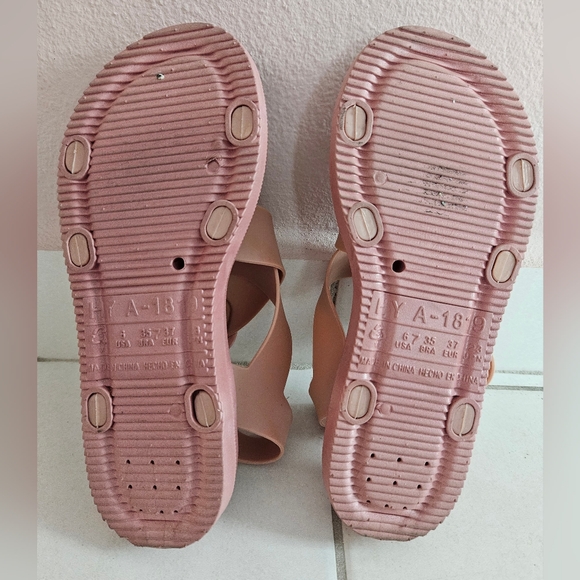 Sandals - Picture 5 of 5